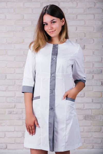 Приталений жіночий медичний халат з сірими манжетами та застібками 104 до коліна