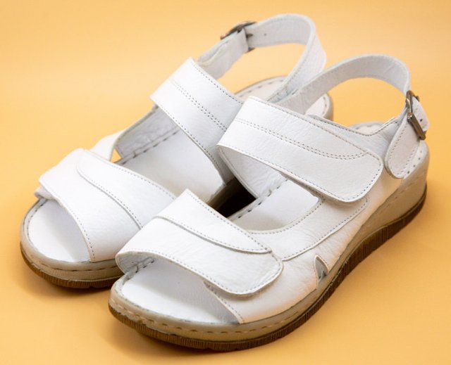 Білі жіночі ортопедичні сандалі Sabine 2019