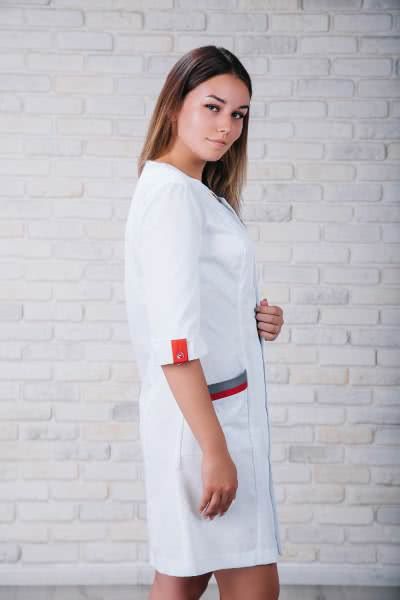 Медсестра у мед халаті з рукавами три четверті