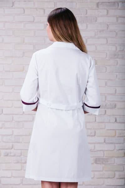 Приталений жіночий медичний халат сзаду