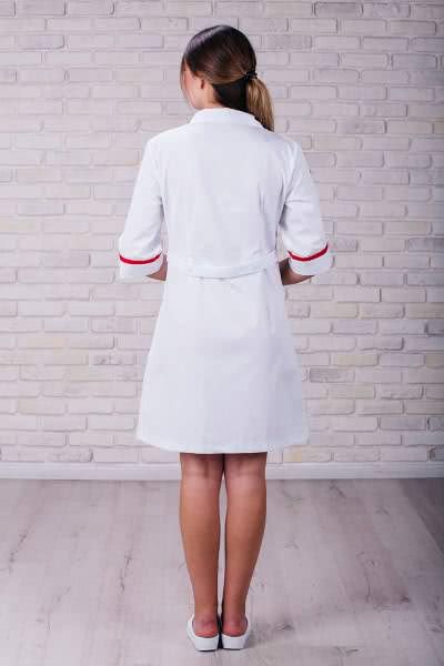 Білий жіночий приталений медичний халат сзаду з червоними вставками