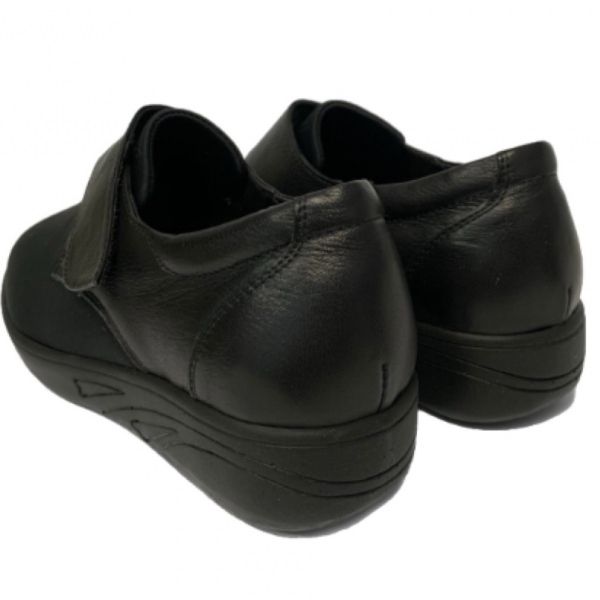 Чорні туфлі на широку стопу з ортопедичною устілкою
